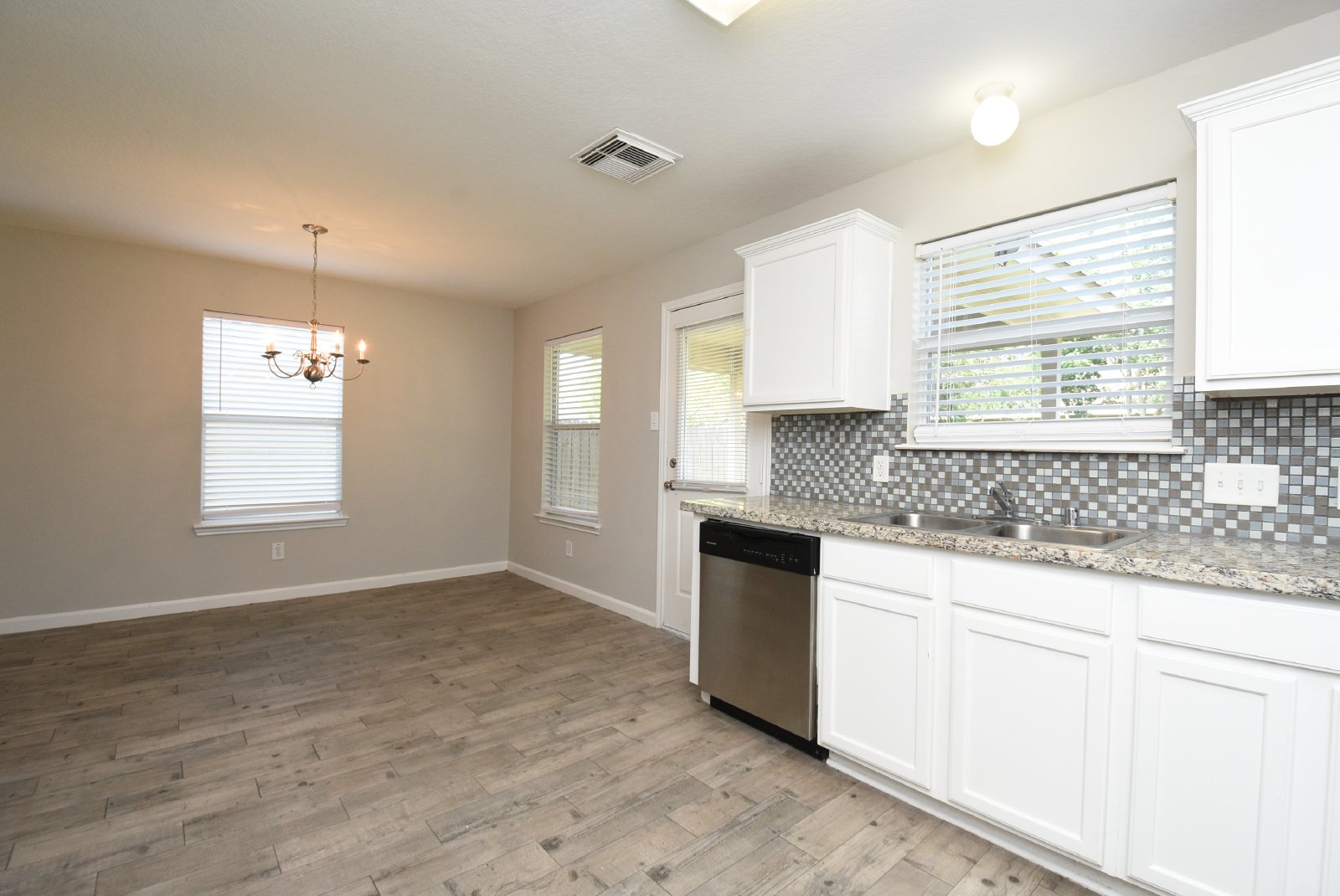 3 Bed, 2.5 Baths home ready for lease in Spring, TX property image