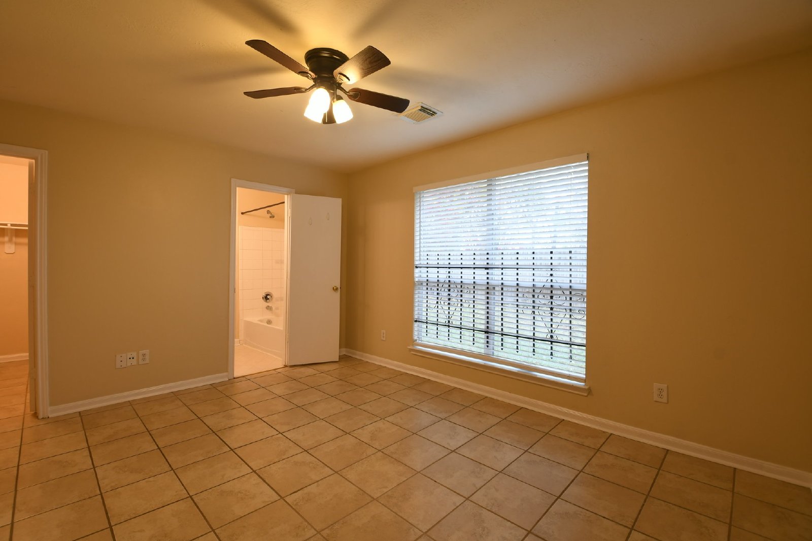 8611 Texas Texas Acorn property image