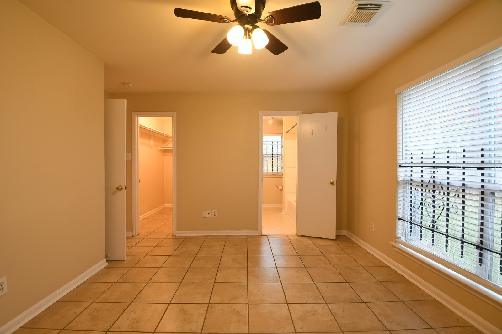 8611 Texas Texas Acorn property image