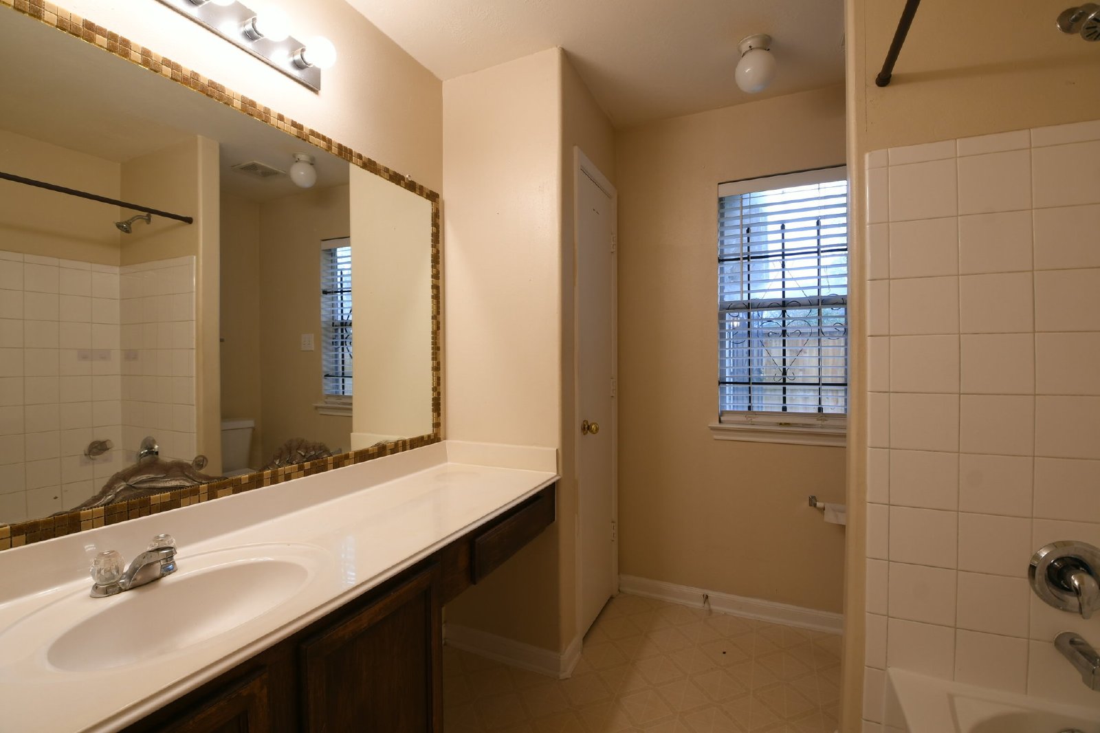 8611 Texas Texas Acorn property image