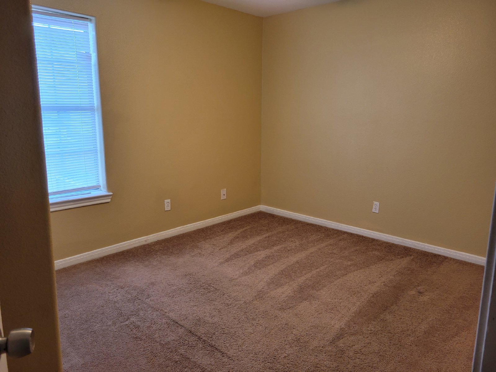 Two-story rental home available in Darbydale Xing Sec 2! property image