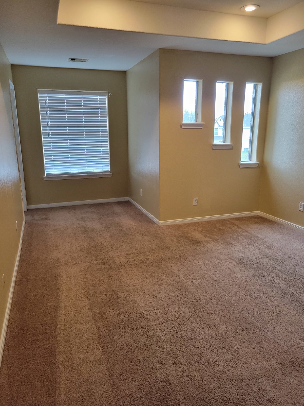 Two-story rental home available in Darbydale Xing Sec 2! property image