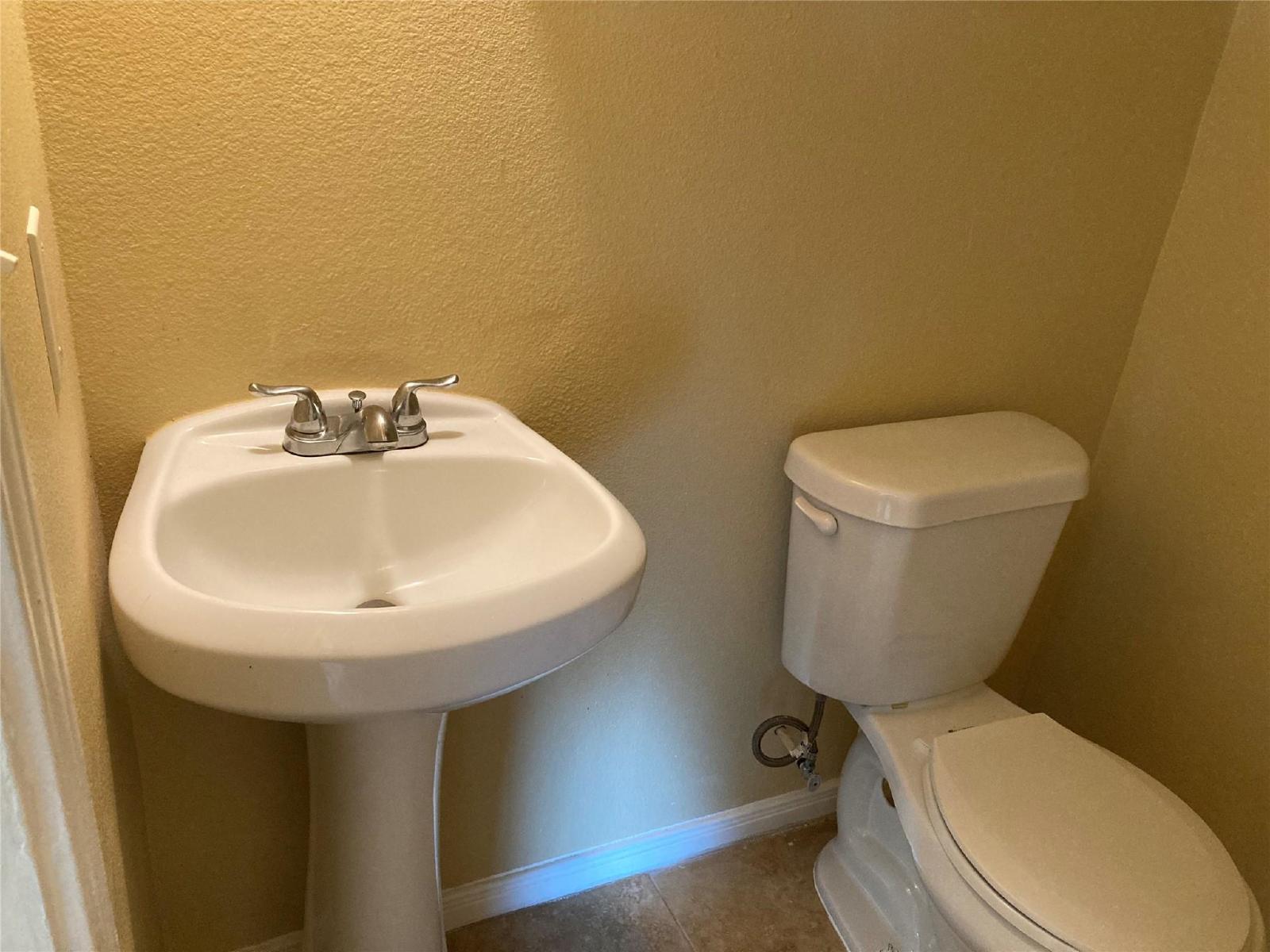 Two-story rental home available in Darbydale Xing Sec 2! property image