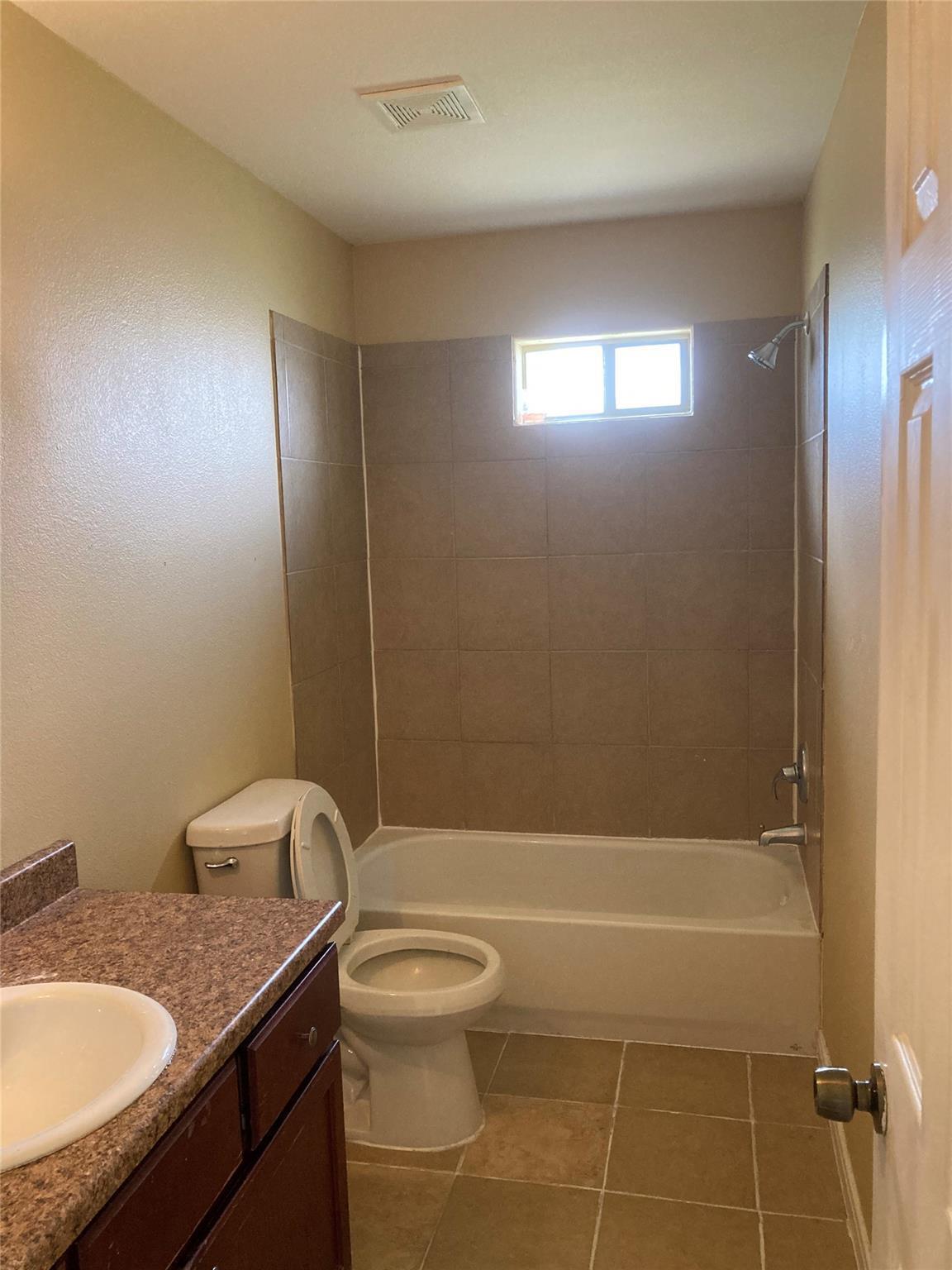 Two-story rental home available in Darbydale Xing Sec 2! property image