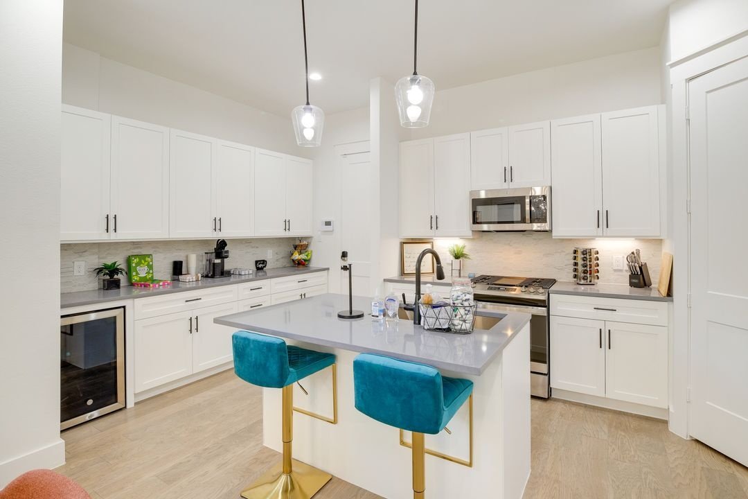 Welcome to this move-in ready 3-bed, 2.5-bath home in the thriving East Downtown Market Street area. property image