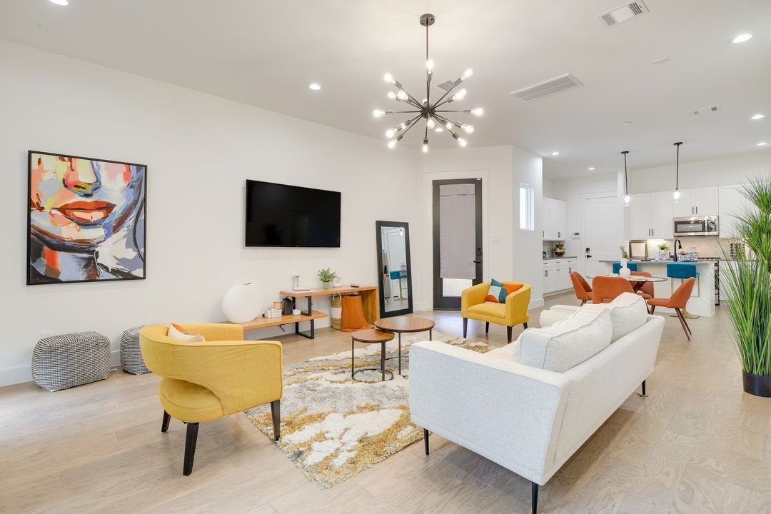 Welcome to this move-in ready 3-bed, 2.5-bath home in the thriving East Downtown Market Street area. property image