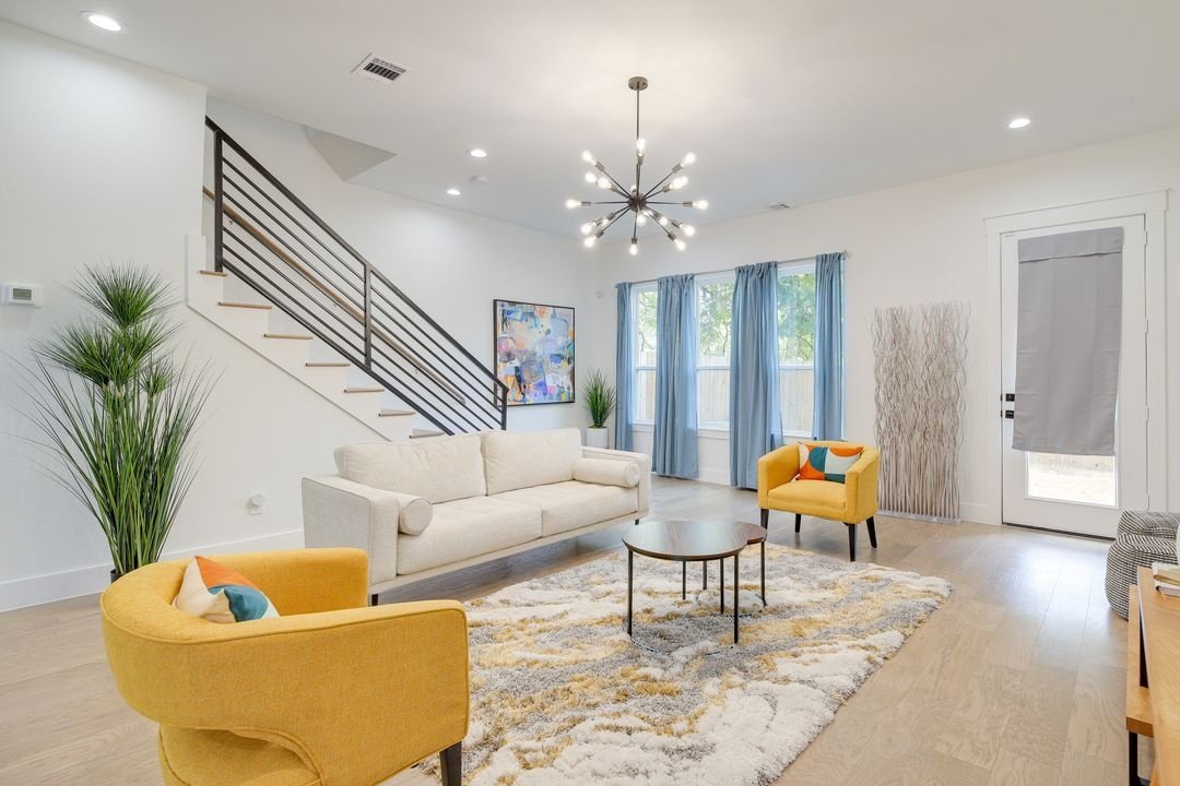 Welcome to this move-in ready 3-bed, 2.5-bath home in the thriving East Downtown Market Street area. property image