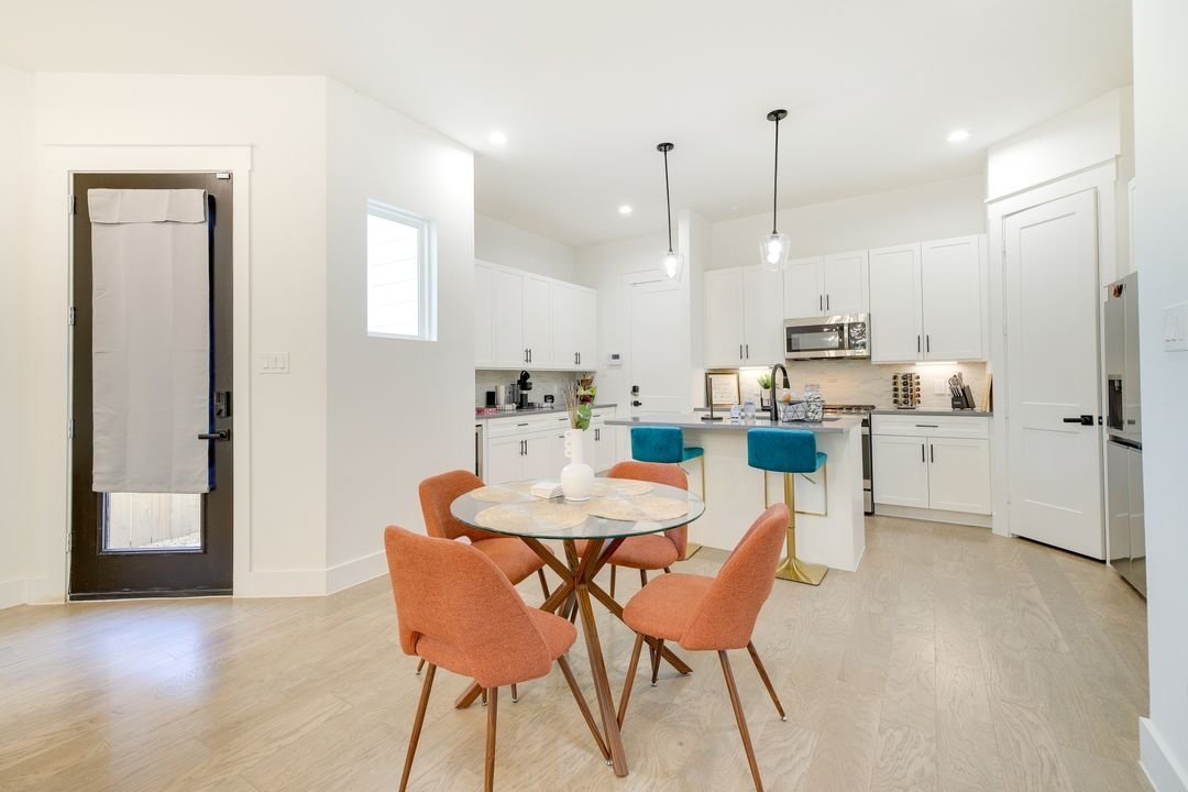 Welcome to this move-in ready 3-bed, 2.5-bath home in the thriving East Downtown Market Street area. property image