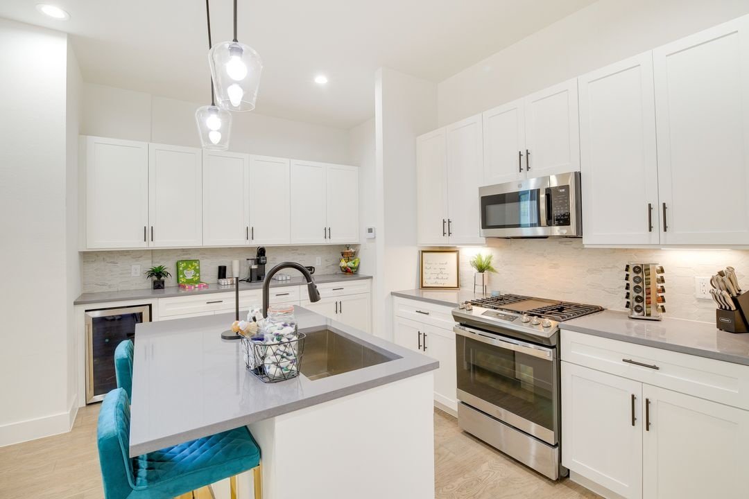 Welcome to this move-in ready 3-bed, 2.5-bath home in the thriving East Downtown Market Street area. property image