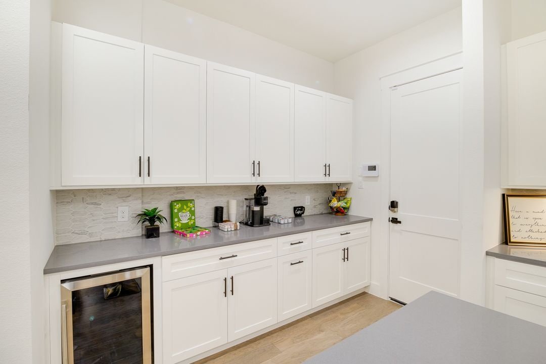 Welcome to this move-in ready 3-bed, 2.5-bath home in the thriving East Downtown Market Street area. property image