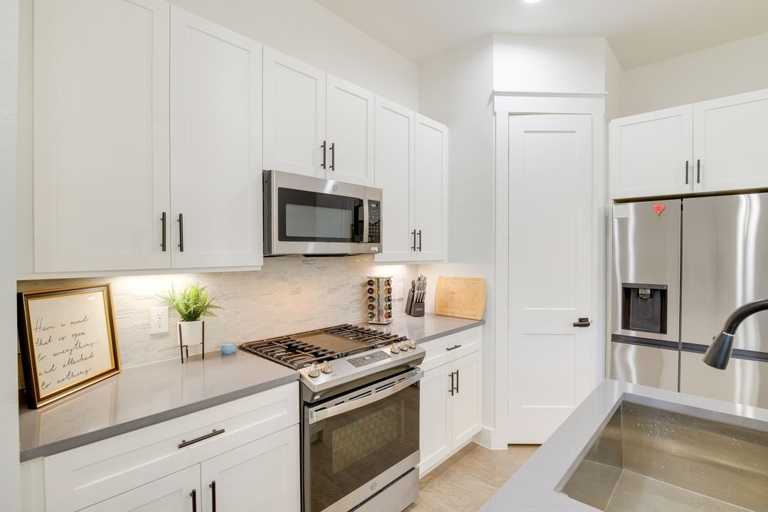 Welcome to this move-in ready 3-bed, 2.5-bath home in the thriving East Downtown Market Street area. property image