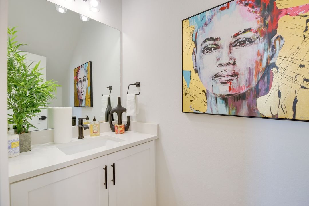Welcome to this move-in ready 3-bed, 2.5-bath home in the thriving East Downtown Market Street area. property image