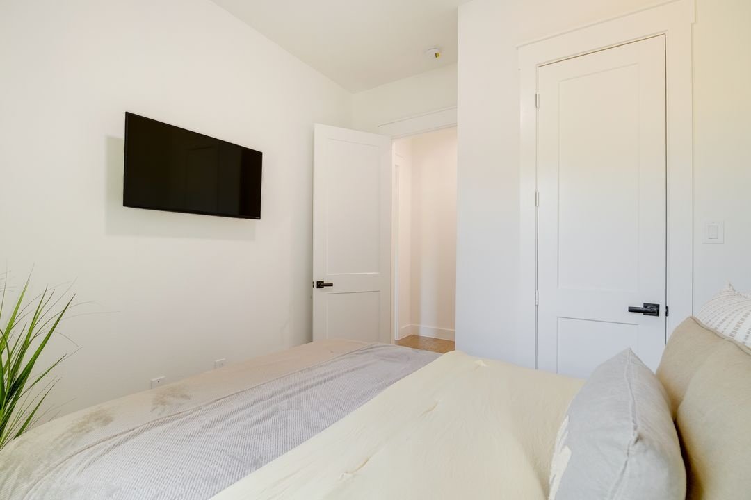 Welcome to this move-in ready 3-bed, 2.5-bath home in the thriving East Downtown Market Street area. property image