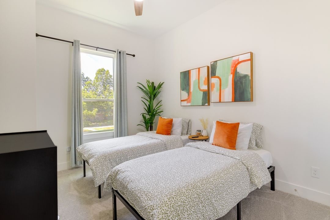 Welcome to this move-in ready 3-bed, 2.5-bath home in the thriving East Downtown Market Street area. property image